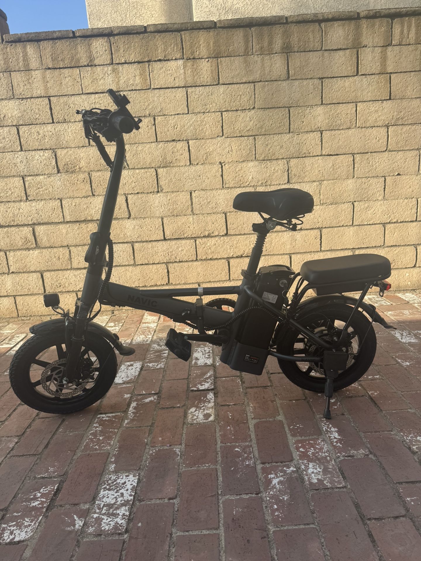 Folding electric bicycle