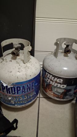 Propane Tanks  ___Tanque De Propano