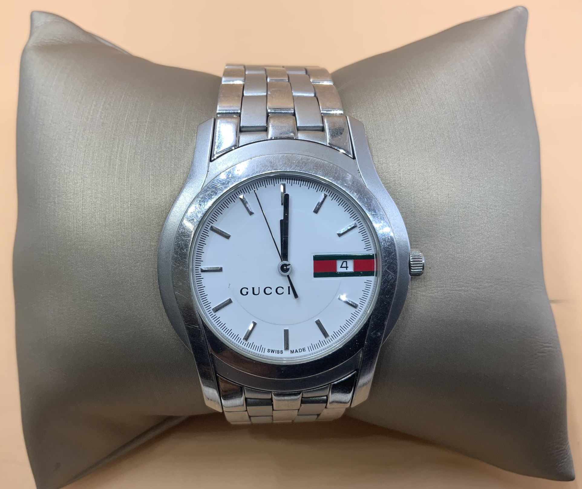 Gucci Watch 5500 XL Swiss Quartz 38mm Mens Silver White Dial