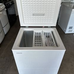 New Vissani Freezer 5.0 Cu Ft (1 Month Warranty)