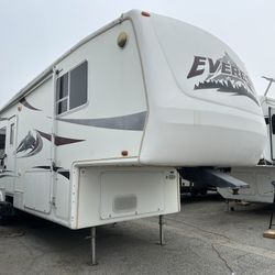 2004 Keystone Everest Fifth Wheel/ Rv/ Travel Trailer 