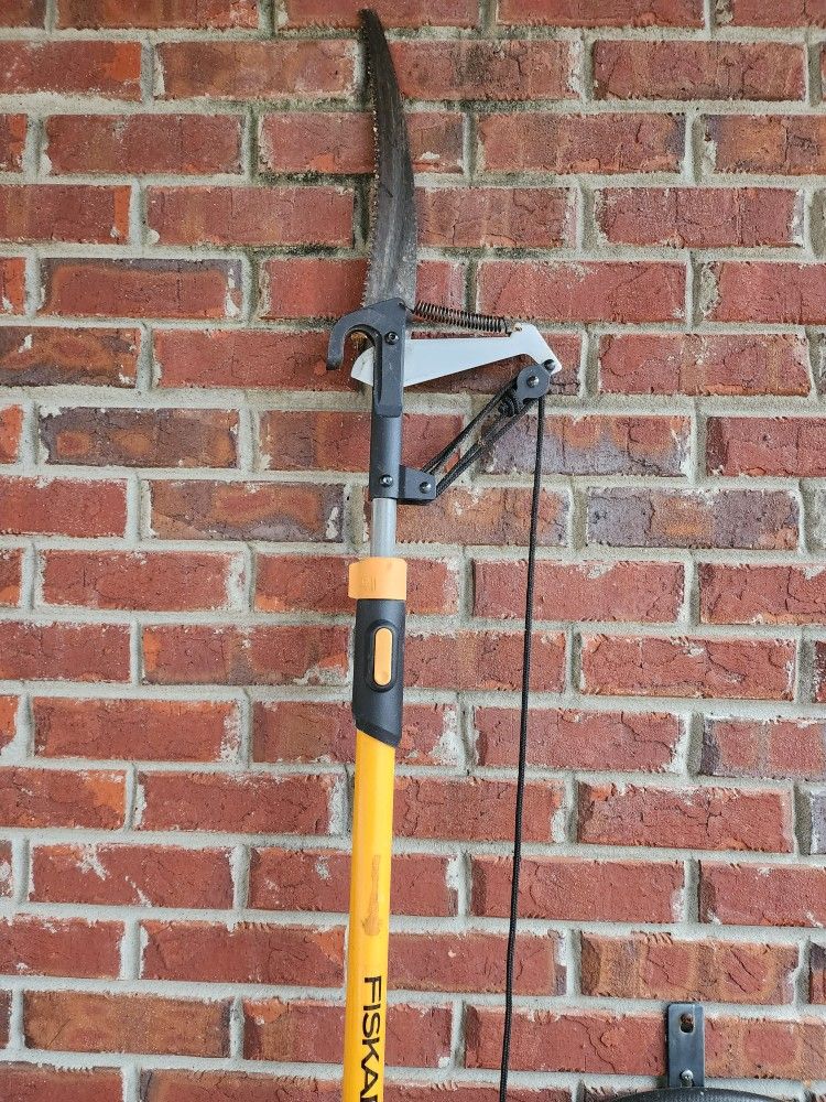 For Sale: Trees Branch Trimmer With Saw.