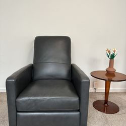 Daniel Smoke Leather  Pressback  Recliner 