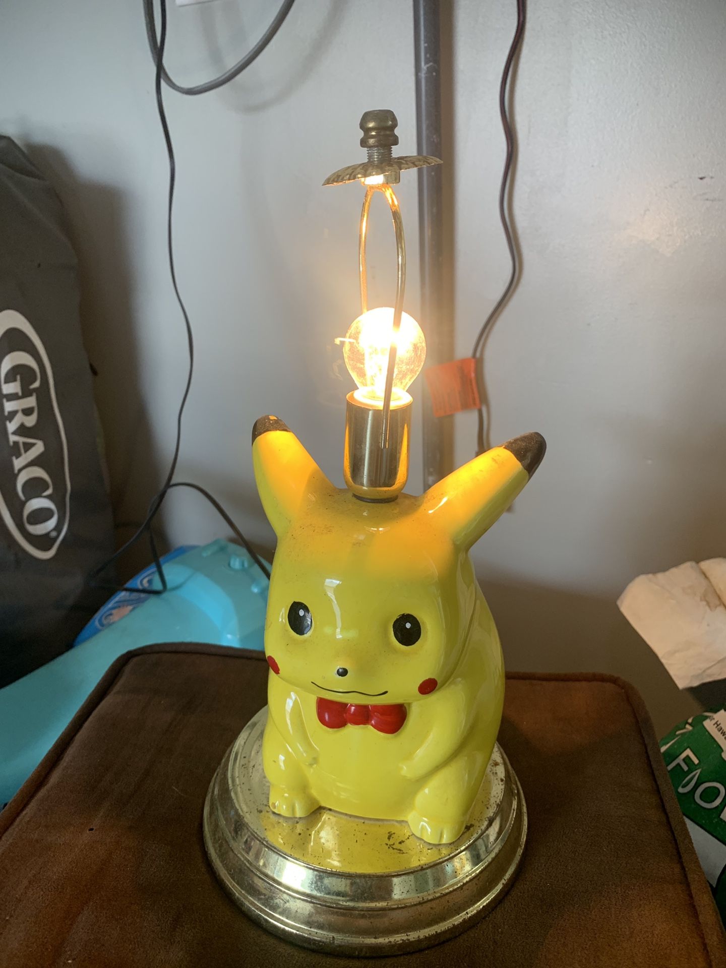 Pikachu Lamp (no cover)