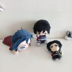 First come first pick up!!!!!
3 original Demon Slayer plushes.
One is 12 inches - one 8 inches and the small one is 7 inches and can be used as Keycha