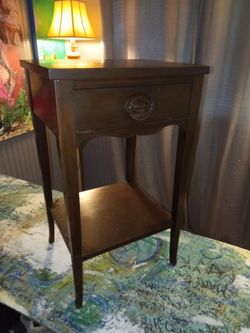 1941 NIGHTSTAND/ ACCENT TABLE