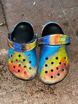 Crocs size 7 toddler