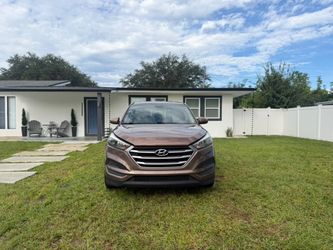 Hyundai Tucson SUV Bronze