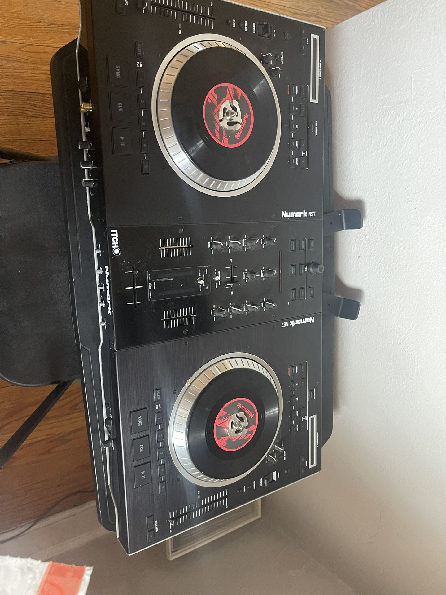 Numark NS7 Dj Controller