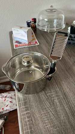 Medium soup pot
