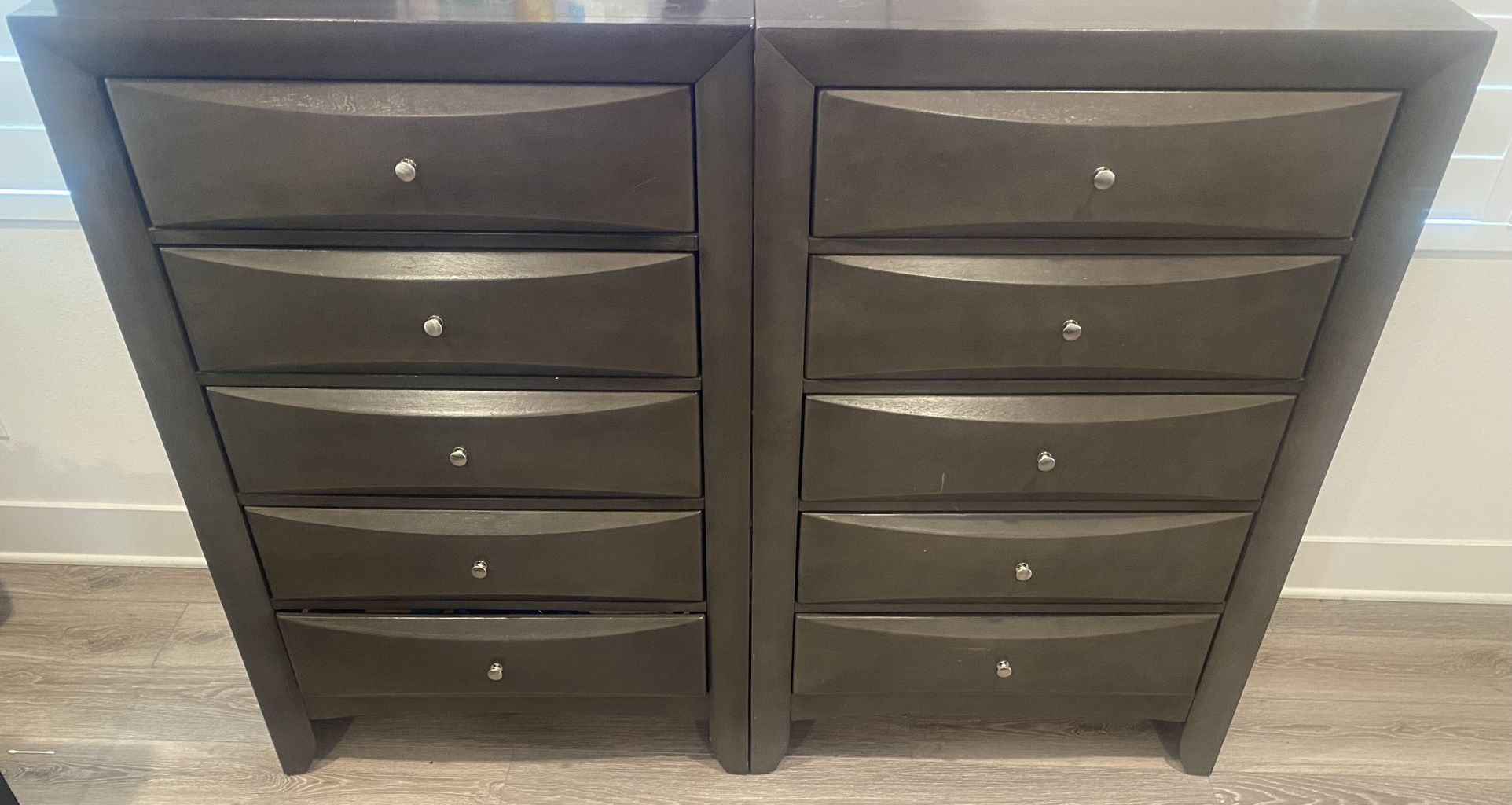 King Size Storage Bed & (2) Chest of Drawers 