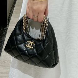 CHANEL 24A diamond check gold buckle leather chain sheepskin cross-body handbag women's black（162）67