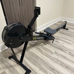 Concept2 Rower In Excellent Condition (very Lightly Used) 