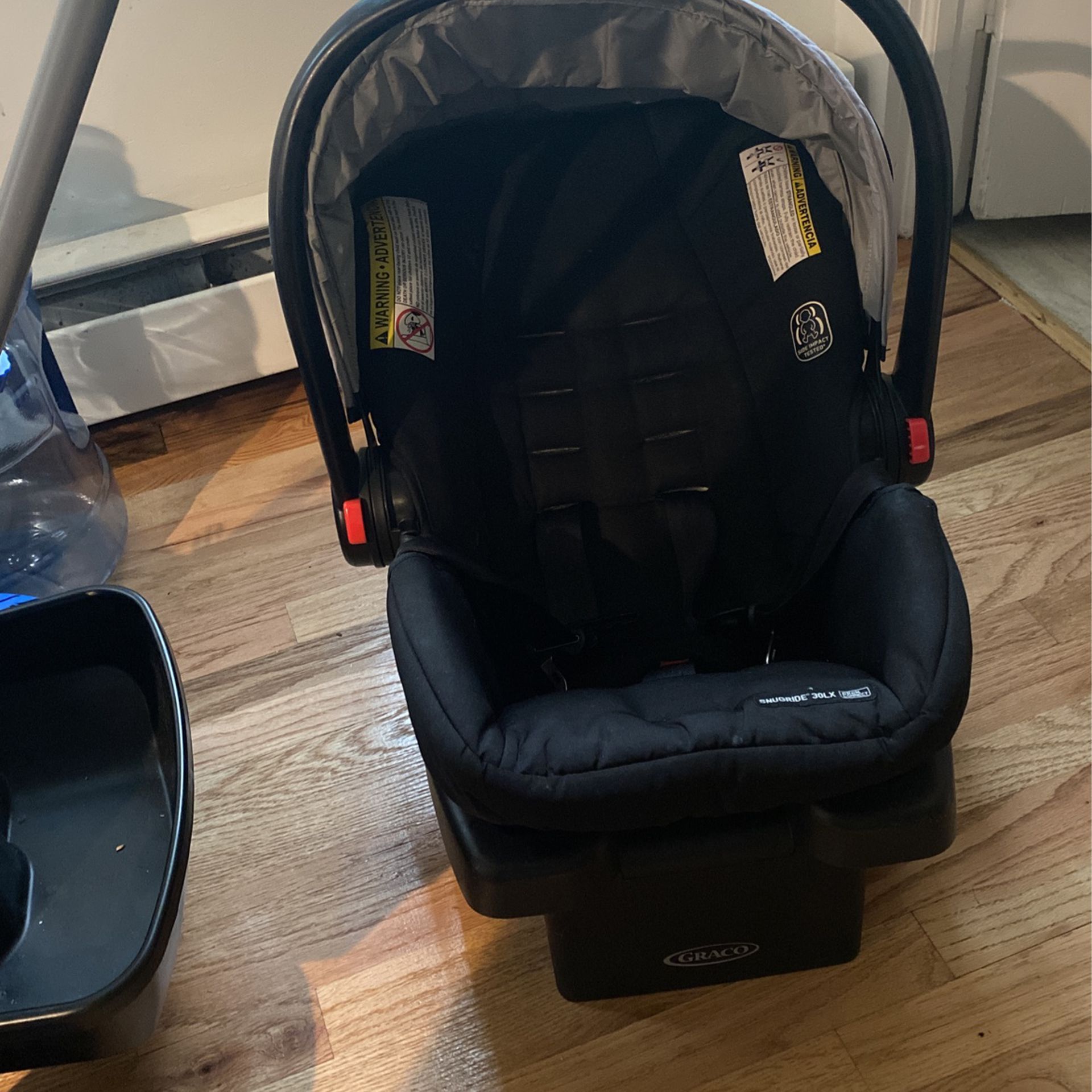 Graco Snugride 30LX Infant Car Seat And Base 