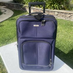 Like New Embark Carry On Luggage