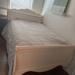 Standard Furniture Diana Full Sleigh Bed + Mattress / Dresser