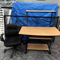 Wooden computer / writing / student desk w/ FREE office chair $25 Ew