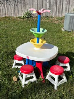 Toddler play table with 4 stools