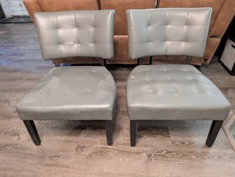 Roundhill Furniture Blended Leather Tufted Accent Chair with Oversized Seating, Gray