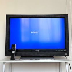 Vizio 32” HDTV LCD TV VO320E Tested & Works w/ Original Remote HDMI