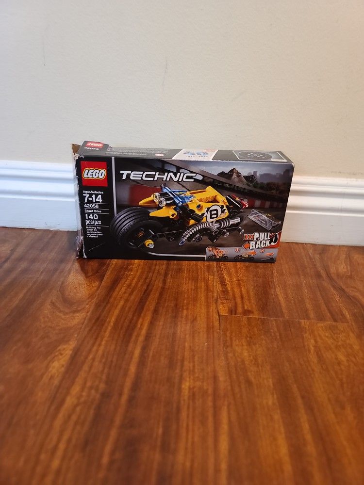 LEGO Technic Stunt Bike (set number 42058).