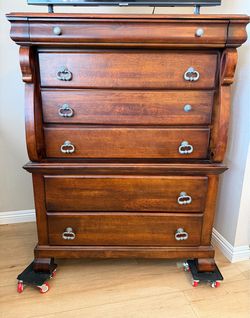 Wood Dresser 6 drawers
