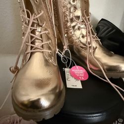 Girls Boots Size 7 NEW  Rose Gold