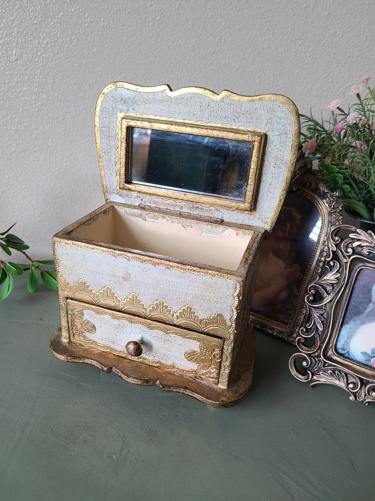Small vintage florantine jewelry box made in Italy