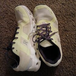 Unisex size  7.5 USA On Sneakers