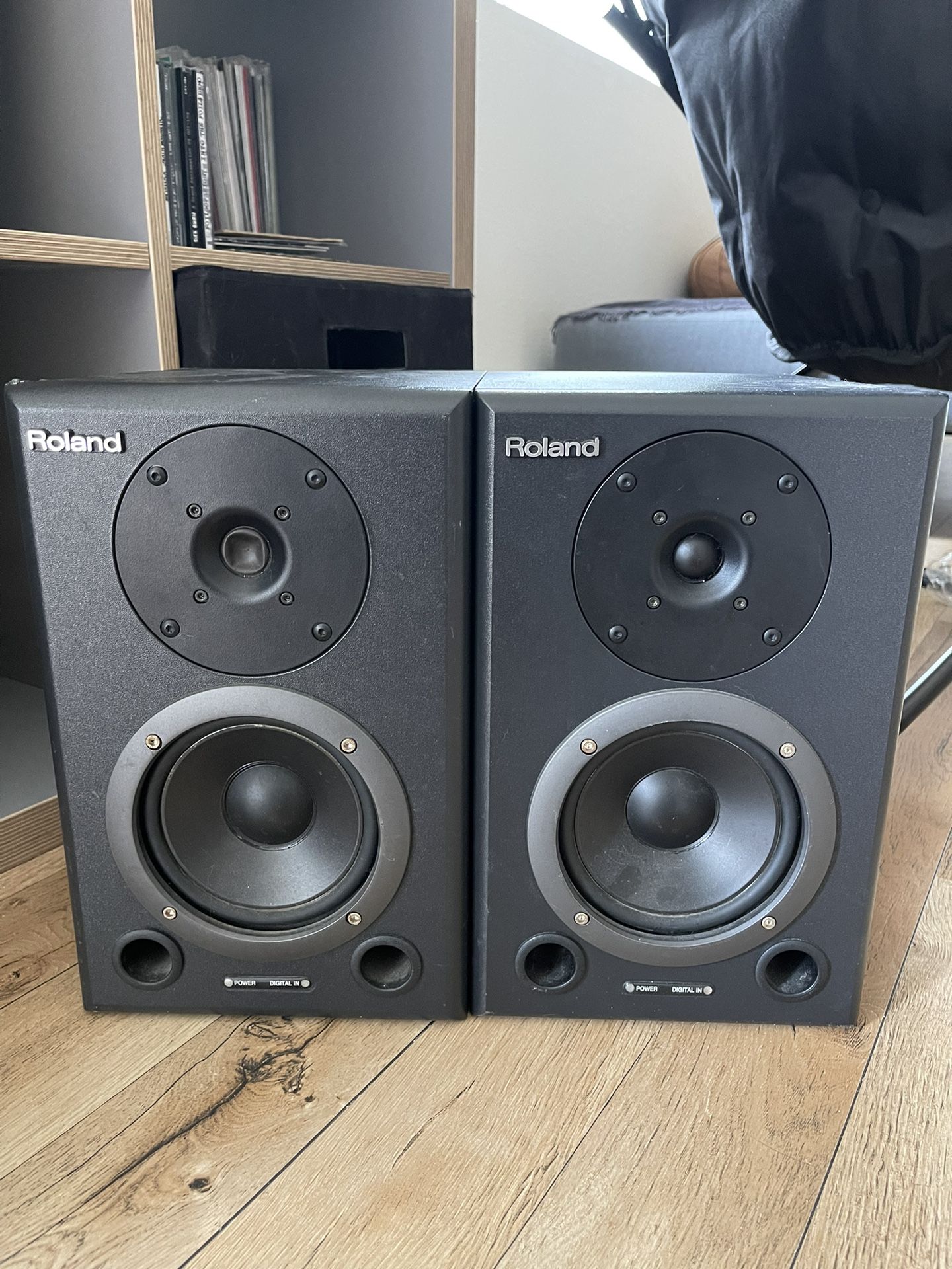 Pair Roland DS-50 24-Bit Bi-Amp Speaker Digital Powered Studio Monitors