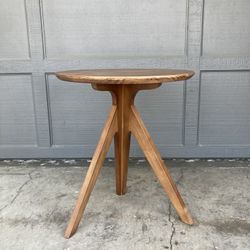 Wood side table - Walnut