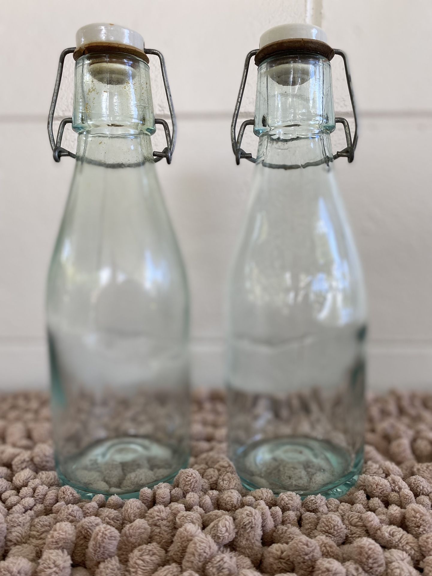 Hinge Stopper Bottles (2)