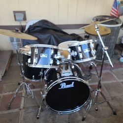 Bateria / DRUMS 5 Piece PEARL Export Drum Set Complete w Bass Pedal, Cymbals & Hi-Hats, Hardware, 2 Pr of Sticks & a Drum Tuning Key  $375.00