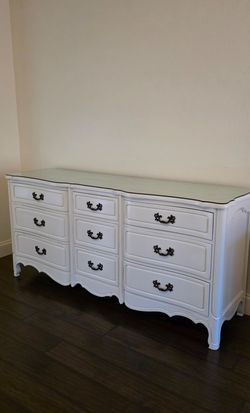 Beautiful Vintage French Provincial Dresser / Buffet