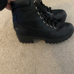 Women’s Black Boots Size 6