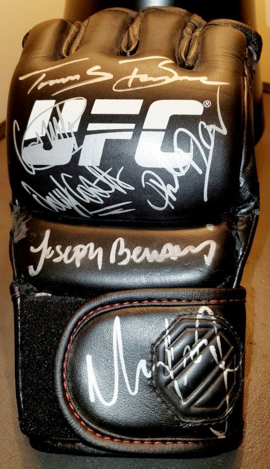 100% AUTHENTIC UFC Fighting Glove w/ Multiple Autographs