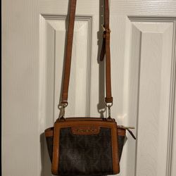 Micheal Kors Signature Selma Crossbody Purse