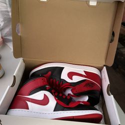 Woman’s Air Jordan 1 Mid 