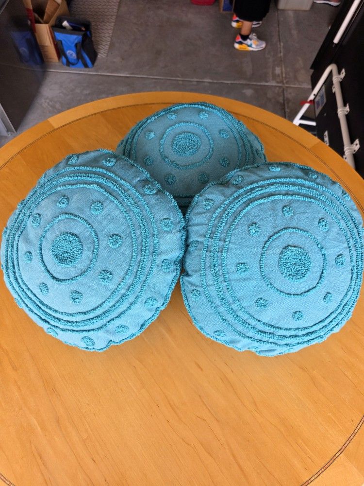 Outdoor Throw Pillows β Round Blue (Set of 3) | $10 Each or $30 for All