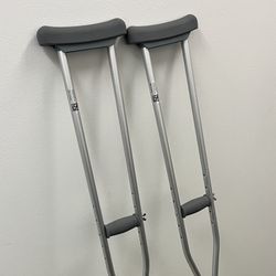 Crutches - Cleaned and in Very Good Condition !! Adjustable from 5’4” to 5’10” with a 300 Pound Capacity, by Cardinal Health.