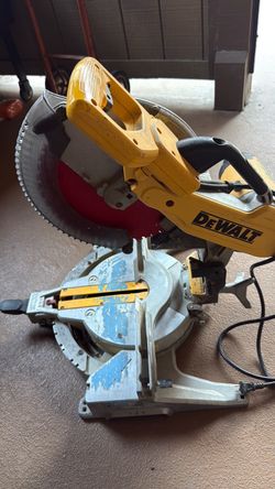 Miter saw Dewalt de12”