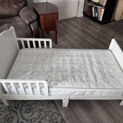 Toddler bed