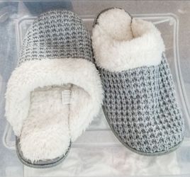 🚨 COZY GREY WOMEN'S SLIPPERS (SZ 7/8)