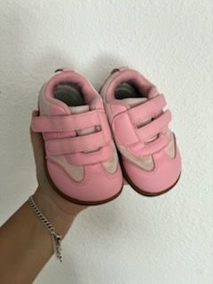 Girl shoes size 5-6c
