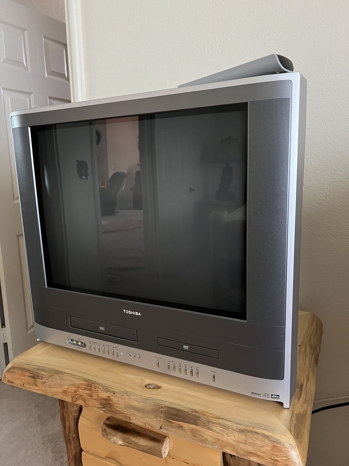 Toshiba RETRO GAMING 24 Inch CRT TV DVD VCR VHS