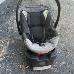 Britax Car Seat Excellent  Condition 