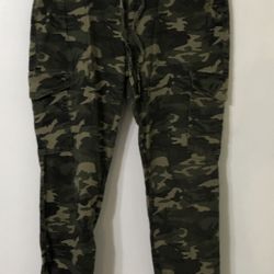 Almost Famous women’s Camo  Cargo Jogger Pants four pockets pull on.XL