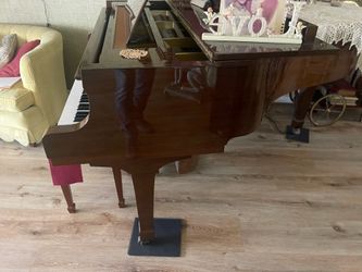 Beautiful Like New Baby Grand Piano
