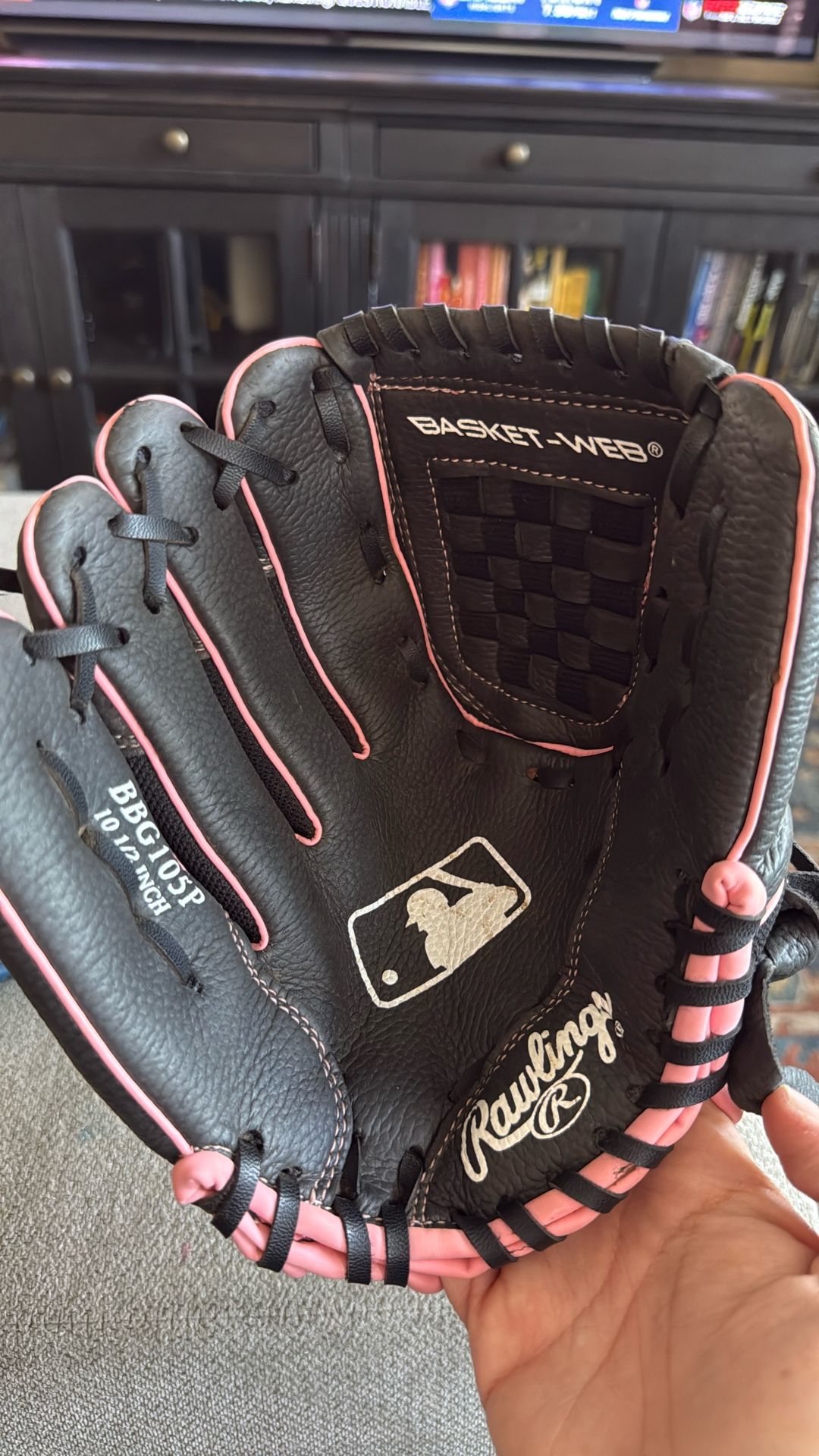 Left Handed 10 1/2 In Baseball Glove