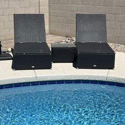 2 Pool Lounge Chairs With Side Table 